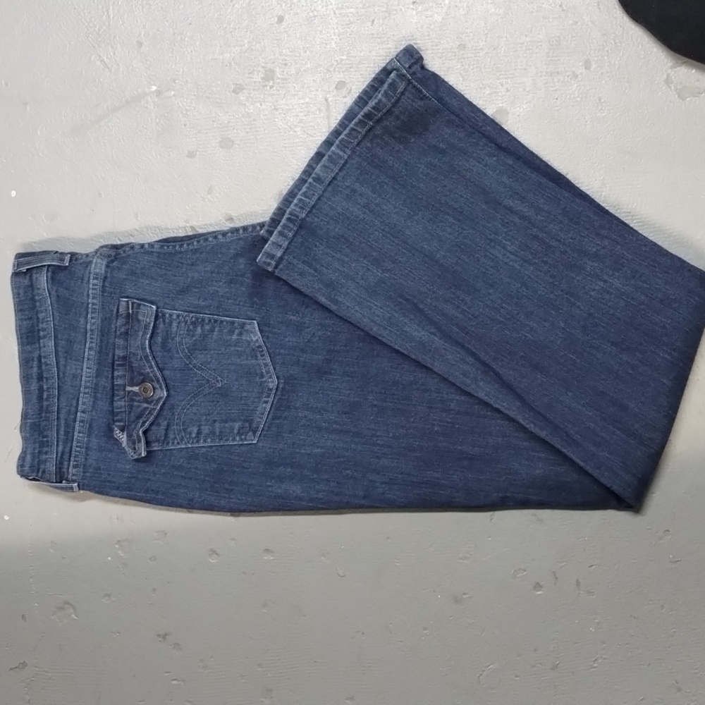Boot cut Levi's 515.